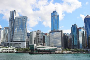 Hong Kong şehir merkezindeki modern gökdelenler