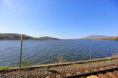 Mesafe içine çalışan tren rayları