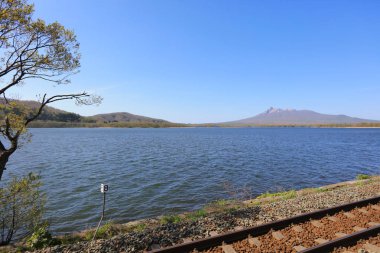 Mesafe içine çalışan tren rayları