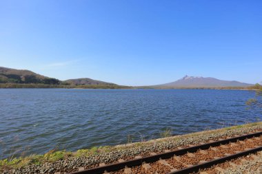 Mesafe içine çalışan tren rayları