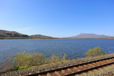 Mesafe içine çalışan tren rayları