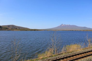 Mesafe içine çalışan tren rayları