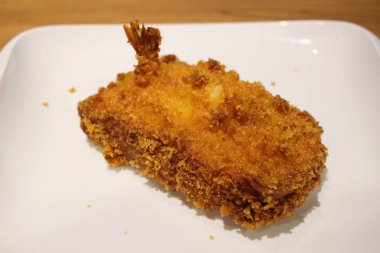 Lezzetli karides meze, tapas kızarmış ekmek üzerine