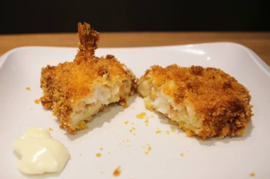 Lezzetli karides meze, tapas kızarmış ekmek üzerine