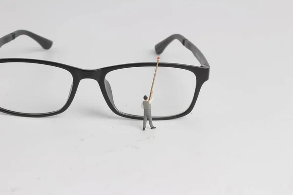 El mini trabajador de limpieza de gafas para los ojos — Foto de Stock