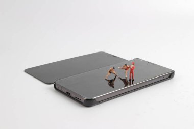 Sumo güreşçisi figürü ile telefon phoe