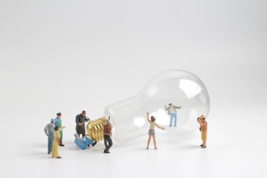 şekil bir ampul üzerinde çalışma grubu 