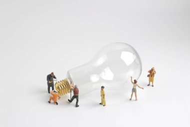 şekil bir ampul üzerinde çalışma grubu 