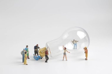 şekil bir ampul üzerinde çalışma grubu 