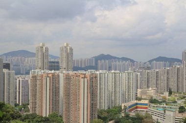 Quarry Bay, Tai Koo bölgesinin doğusunda, Isalnd