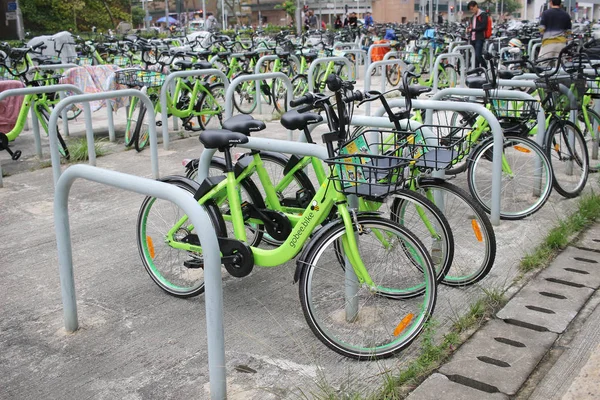 Bicicletas compartilhadas nas ruas de hong kong — Fotografia de Stock