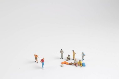 Mini geri packer ve turist insanlar