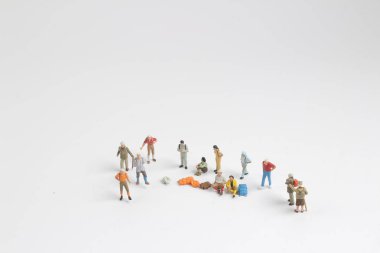 Mini geri packer ve turist insanlar