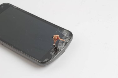 Sumo güreşçisi cep telefonu kırdı 