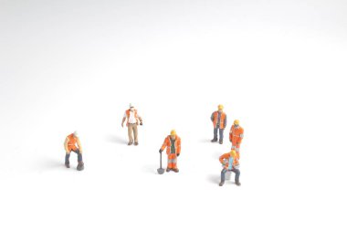 Beyaz arka plan üzerinde mühendis işçi