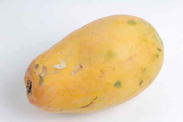 Papaya Aislada en un fondo blanco — Foto de Stock