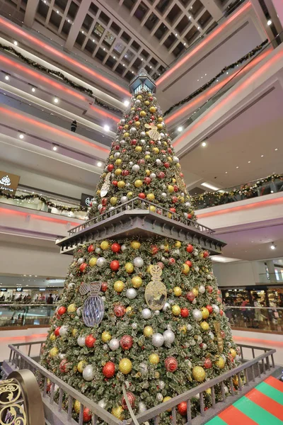 Árvore de Natal no Shopping Festival Walk em 2017 — Fotografia de Stock