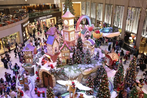 Η Κεντρική εκδήλωση μεγάλο εμπορικό κέντρο Χριστούγεννα — Φωτογραφία Αρχείου