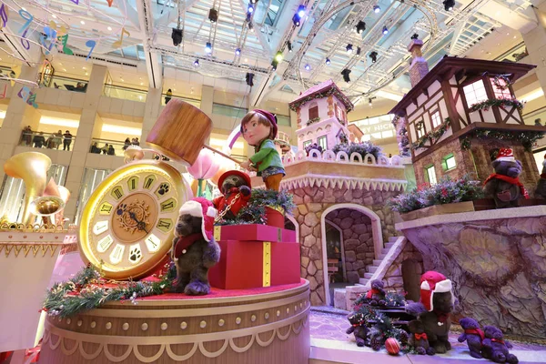 El centro del gran centro comercial evento de Navidad — Foto de Stock