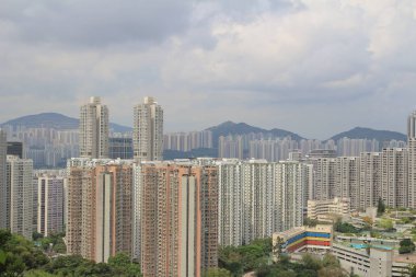 Quarry Bay, Tai Koo bölgesinin doğusunda, Isalnd