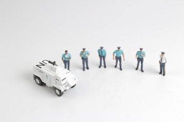 Polis ekibi ile mini polis arabası