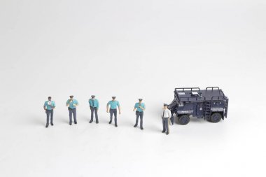 Polis ekibi ile mini polis arabası