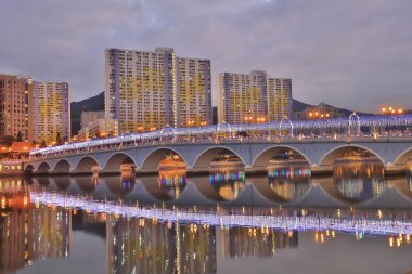 Sha Tin şenlikli aydınlatma geceleri