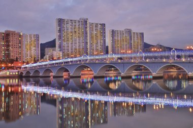 Sha Tin şenlikli aydınlatma geceleri