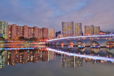 Sha Tin şenlikli aydınlatma geceleri