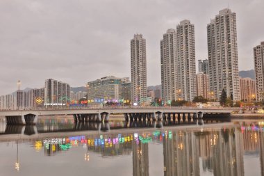 Sha Tin şenlikli aydınlatma geceleri