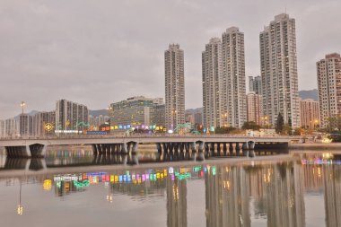 Sha Tin şenlikli aydınlatma geceleri