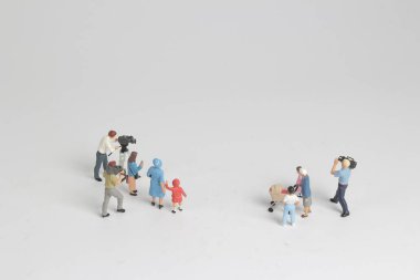 Mini kişi, Aile ve çocuk