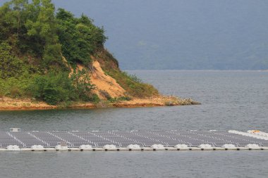 Güneş panelleri su Plover koyu rezervuar