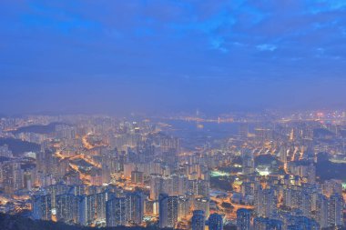HK ve Kowloon aslan kayadan görüldüğü gibi gece