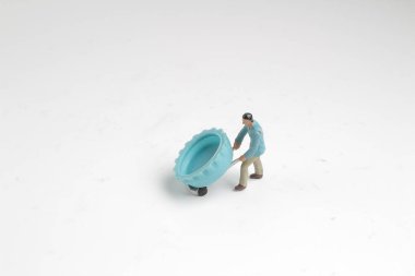 mini bir işçi bir şey devam