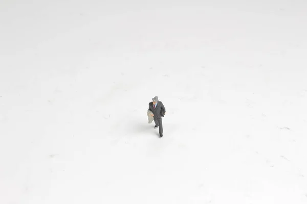 Egy szórakoztató mini ember sétál — Stock Fotó