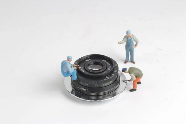 Un mini del woker che cancella la macchina fotografica — Foto Stock