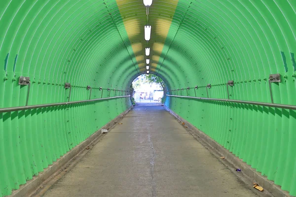 Czują Się Głęboko Zielony Kolor Tunelu Horror — Zdjęcie stockowe