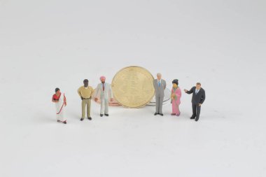 Bitcoins yabancı figürü bir grup 