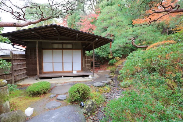 Budist tapınağında Chion 'da yuzen en bahçesinde görüntüle. 