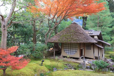 bir Chion o Zen Bahçe kapısında