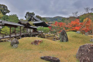 bir Chion o Zen Bahçe kapısında