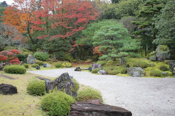 禅庭園池、岩、砂利、モス — ストック写真