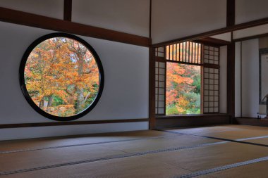 Genko Kyoto bir tapınakta karışıklık pencere