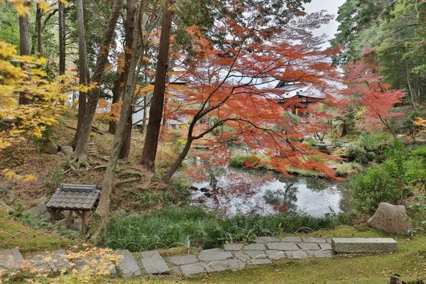 金戒光明寺で枯葉庭園 — ストック写真