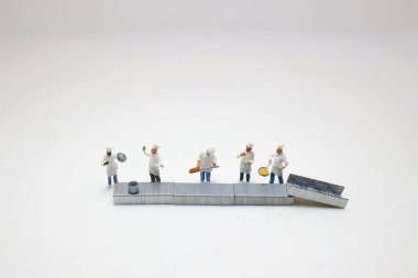 Aralık tarafından ayakta şefler figürü