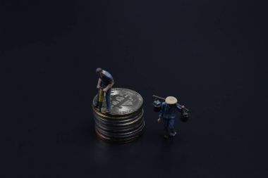 Adam araştırma bitcoins. Altın sikke.