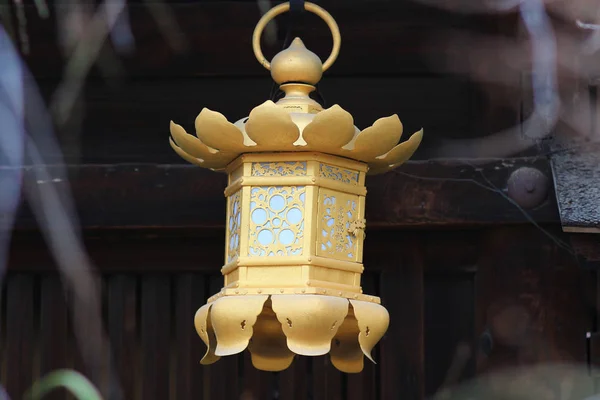 Uma Lanterna Dourada Santuário Kitano Tenmangu Kyoto — Fotografia de Stock