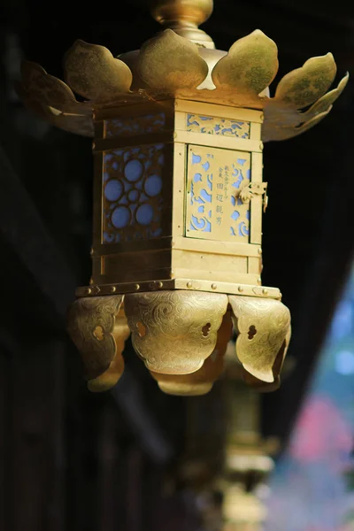 Una Lanterna Oro Nel Santuario Kitano Tenmangu Kyoto — Foto Stock