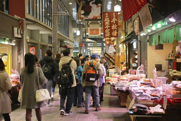 寺町は屋内ショッピング通りに位置する京都です — ストック写真